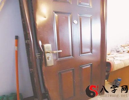 Door bad3_copy.jpg
