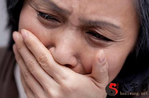 Dreaming that my daughter is sick and I cry