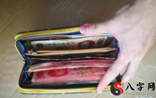 Dreaming of a wallet falling into a river