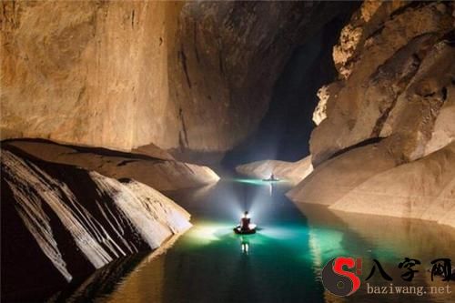 I dreamt that I couldn't find the exit in a cave.