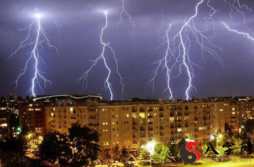 Dreaming of lightning in the sky