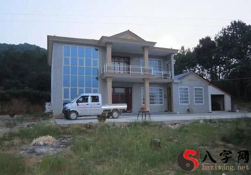 Dreaming of someone building a new house